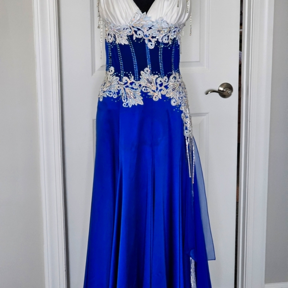 Elegant Blue and White Smooth  BallGown - Picture 6 of 8